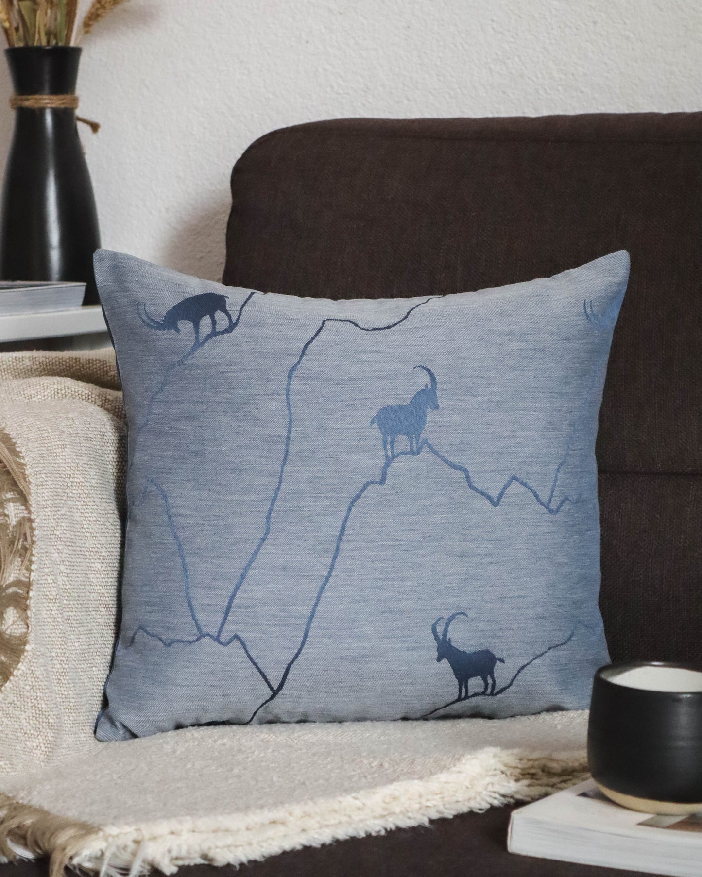 Zirbenkissen - Steinbock blau - matt / glänzend