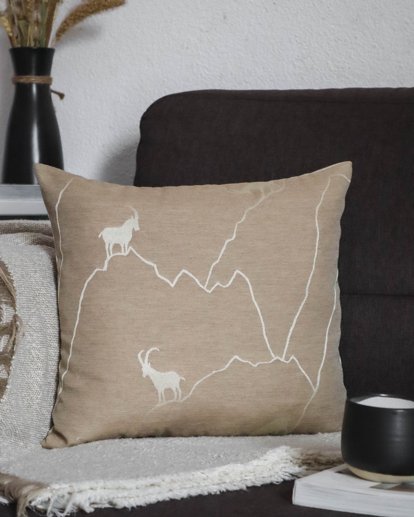 Zirbenkissen - Steinbock beige - matt / glänzend