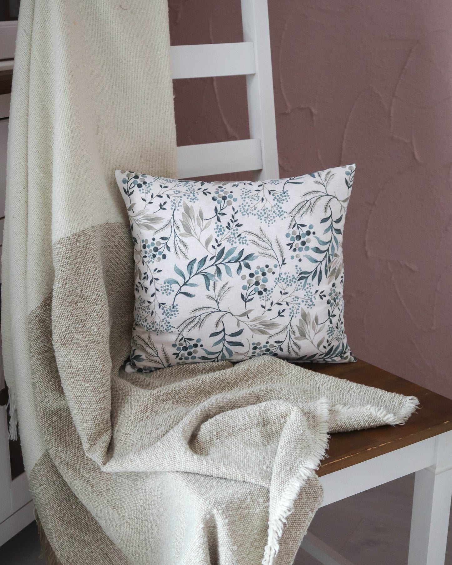 Zirbenkissen - Blätter blau / weiß