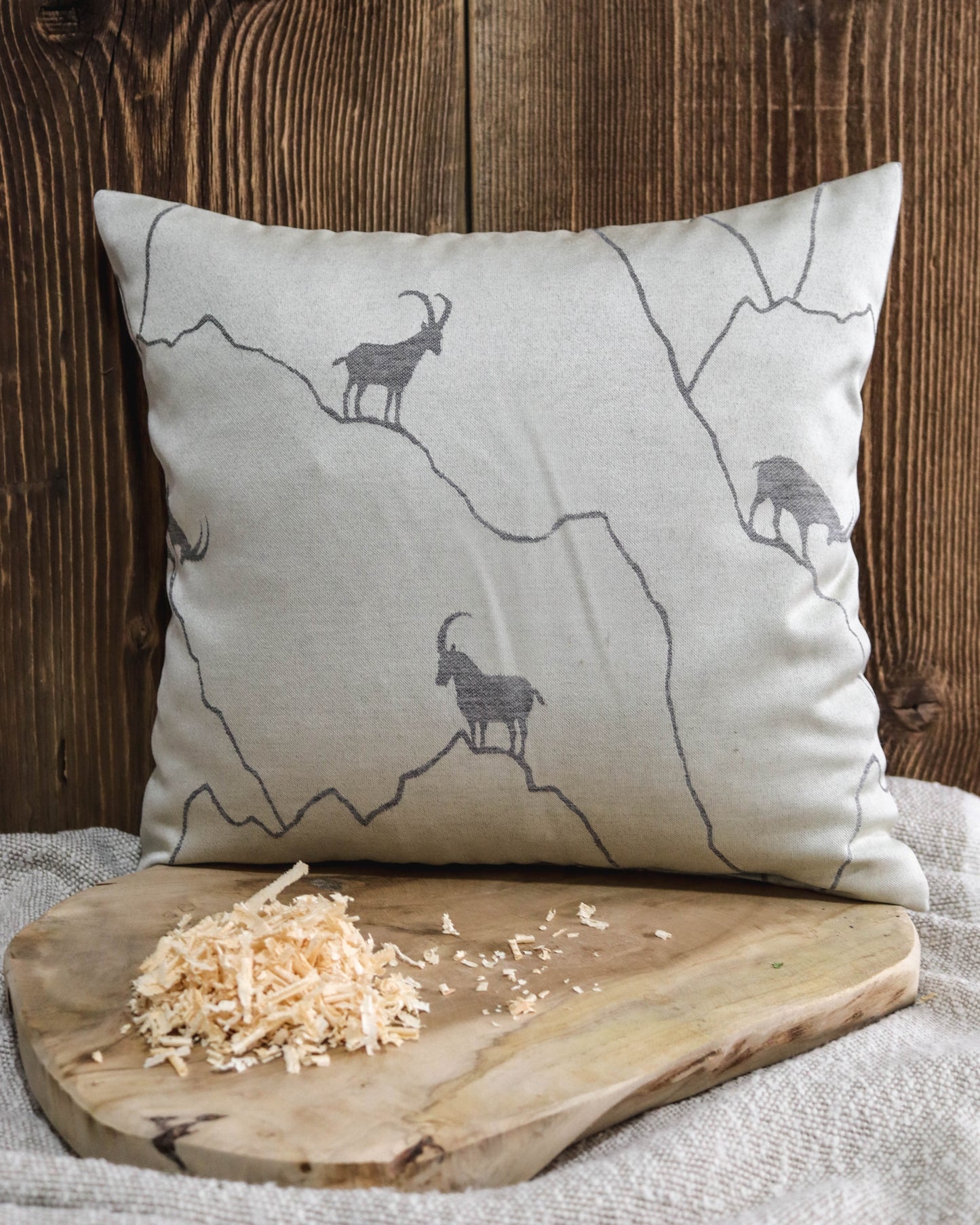 Wohlfühlset "Alpengruß" - Zirbenkissen, Emailletasse & Kräutertee