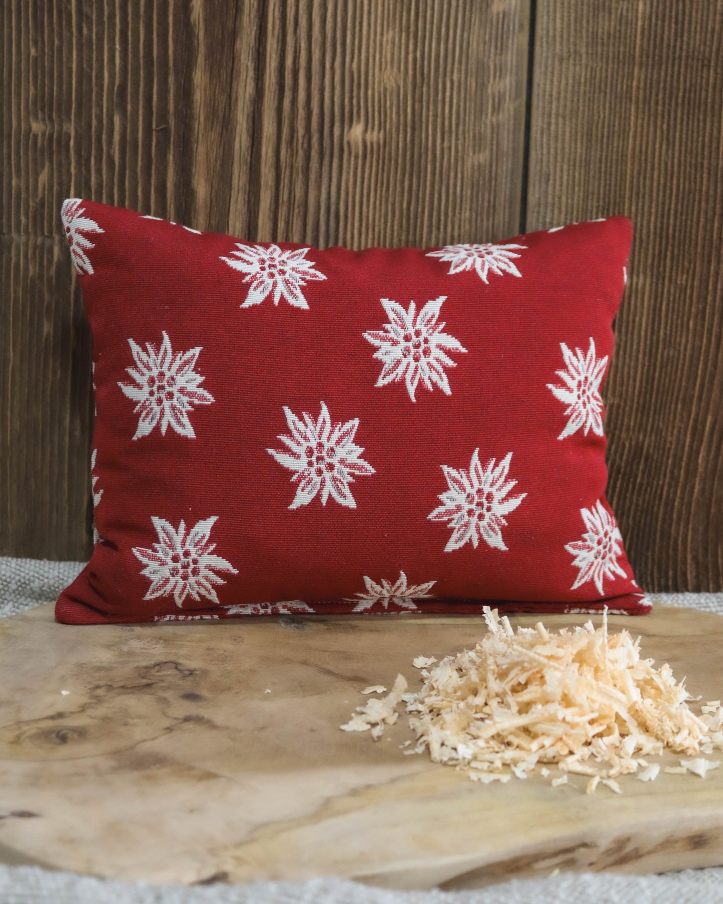 Wohlfühlset "Gipfelstürmer" - Zirbenkissen, Emailletasse, Kräutertee & Mandelkerne