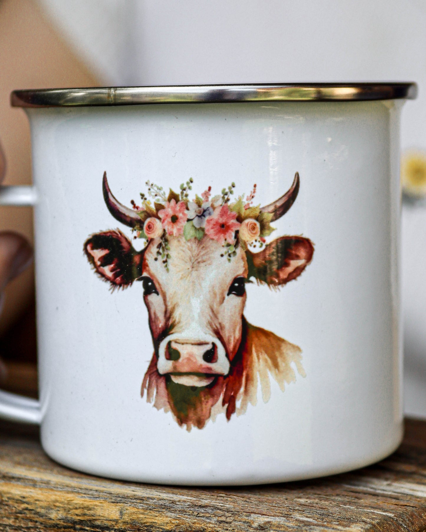 Emailletasse - Kuh mit Blumenkranz