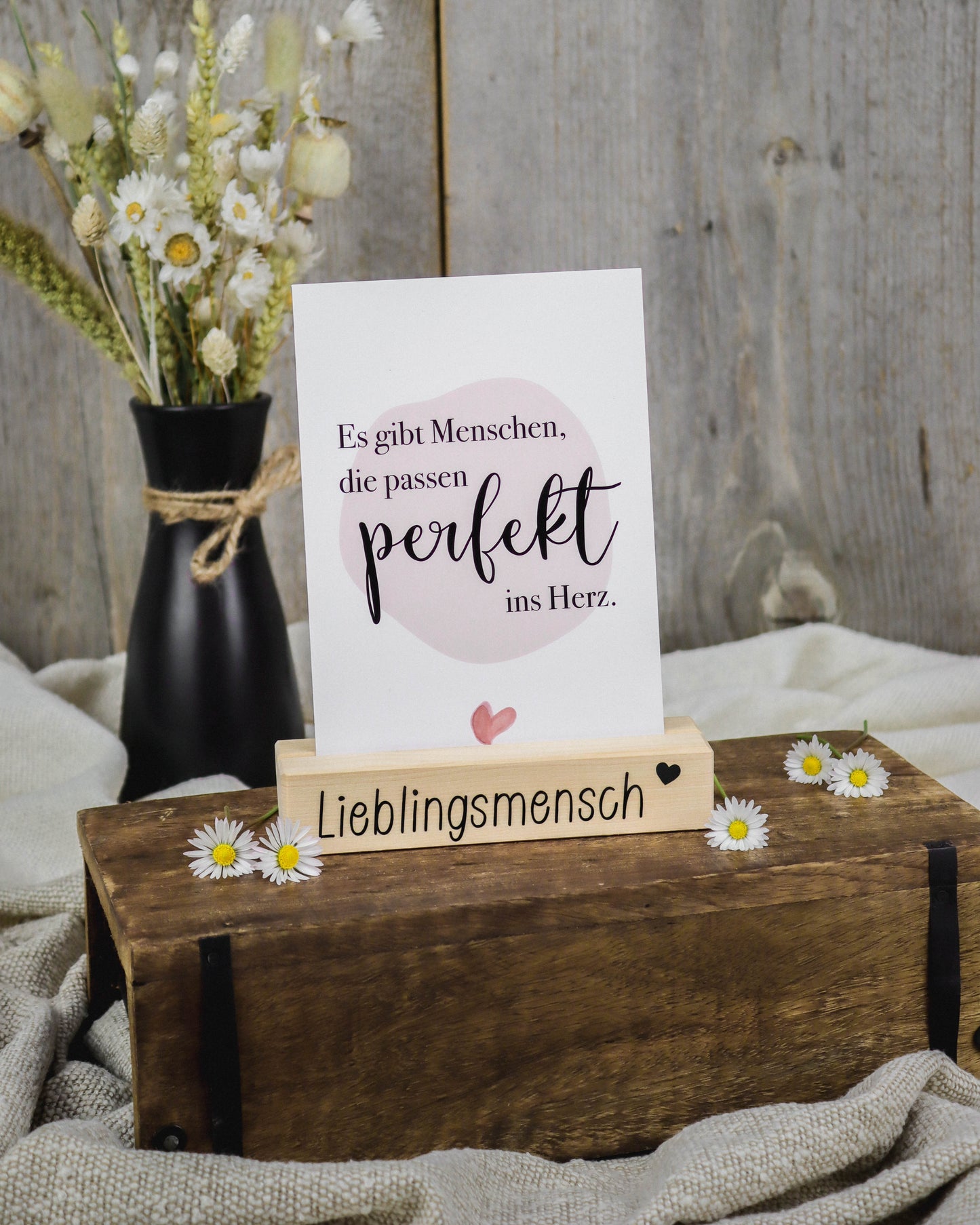 2er Set Foto- und Kartenhalter aus Zirbenholz - mit Herzmotiv und Lieblingsmensch