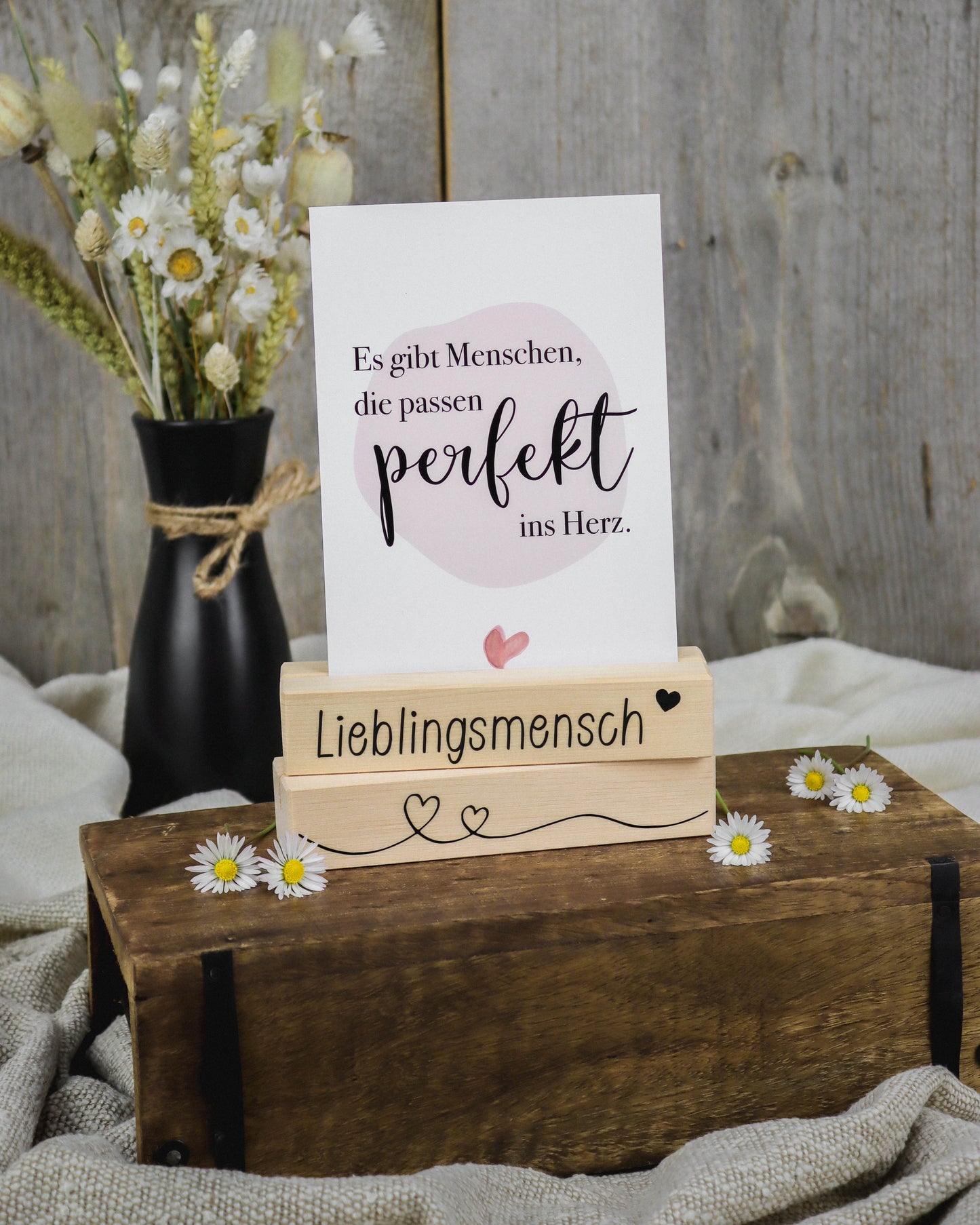 2er Set Foto- und Kartenhalter aus Zirbenholz - mit Herzmotiv und Lieblingsmensch