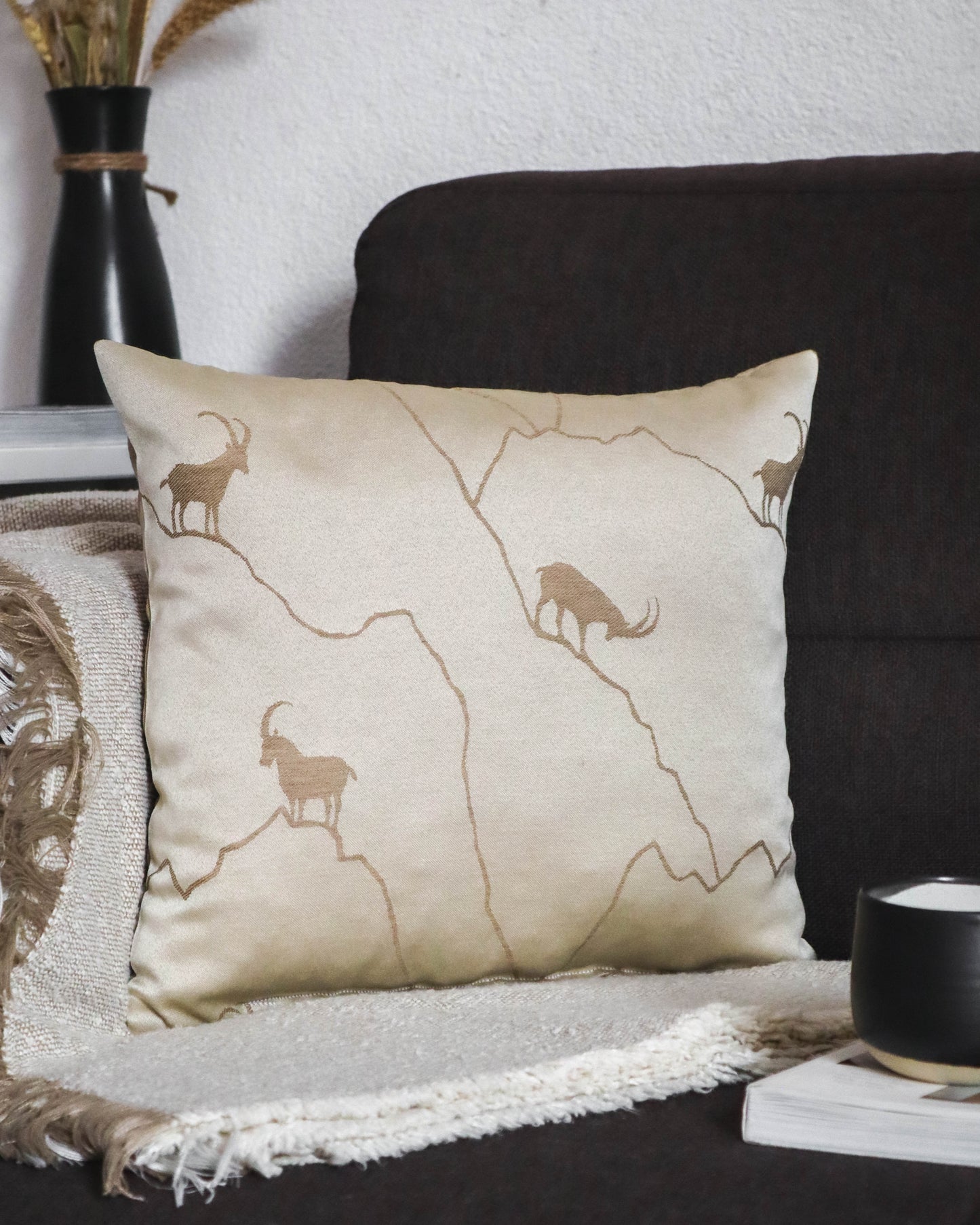 Zirbenkissen - Steinbock beige - matt / glänzend