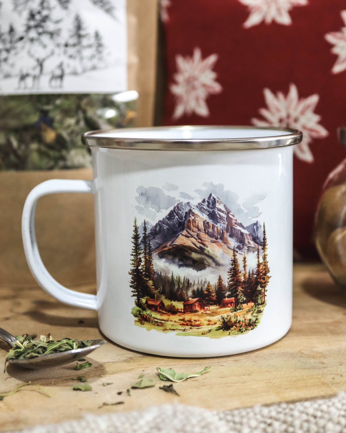 Wohlfühlset "Gipfelstürmer" - Zirbenkissen, Emailletasse, Kräutertee & Mandelkerne