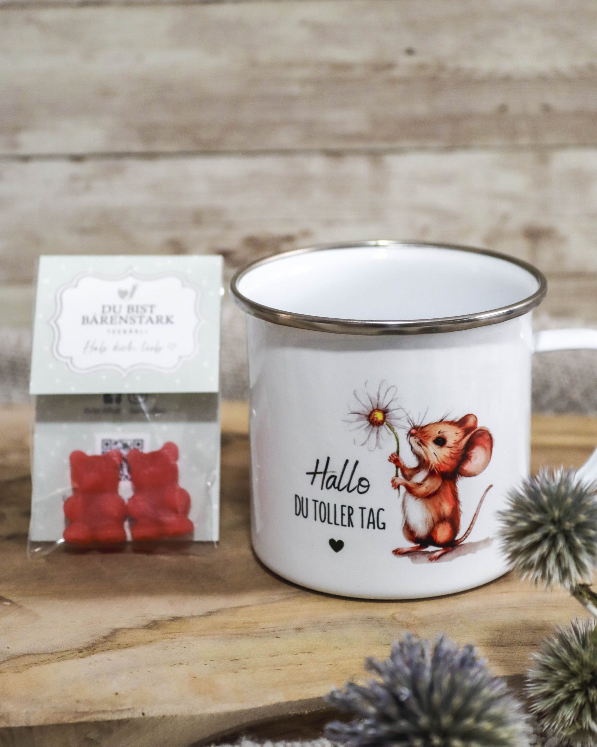 Emailletasse mit Maus und motivierendem Spruch, 375 ml inkl. einer Packung Teebären - einfach in heißem Wasser auflösen & genießen.