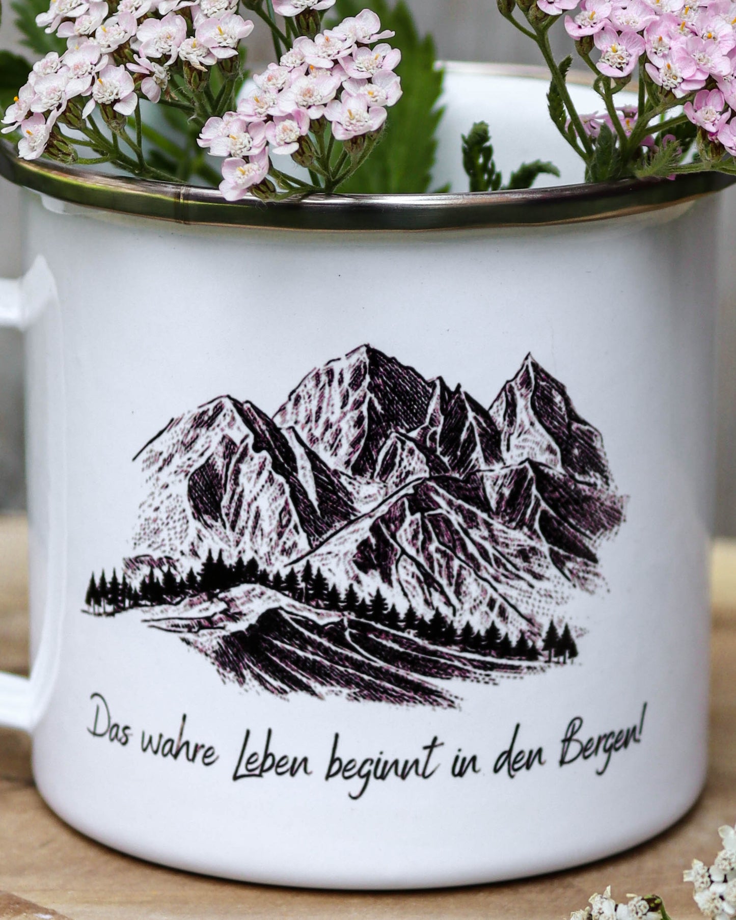 Emailletasse - Das wahre Leben beginnt in den Bergen